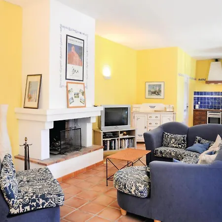 Holiday home Stunning In Roussillon With Kitchen *