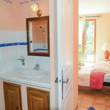 Holiday home Stunning In Roussillon With Kitchen *