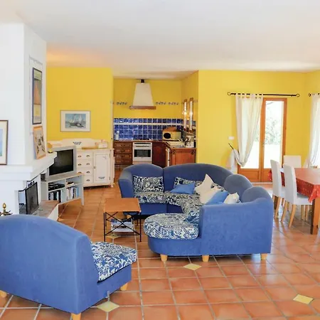 Holiday home Stunning In Roussillon With Kitchen Roussillon (Vaucluse)